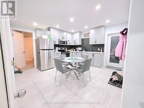 Building Photo - 14 Schoolbridge St