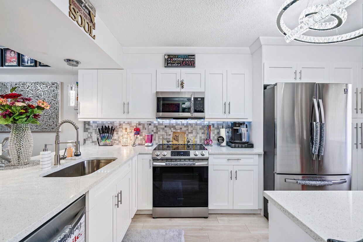 Foto principal - 2701 Village Blvd