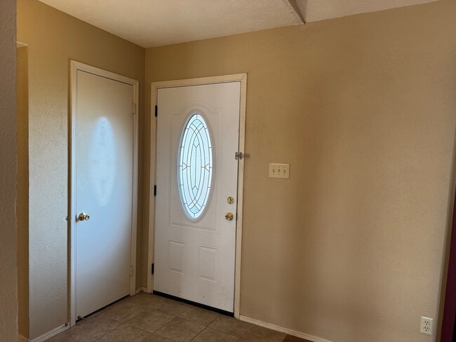 Foto del edificio - 503 Rosewood Ln