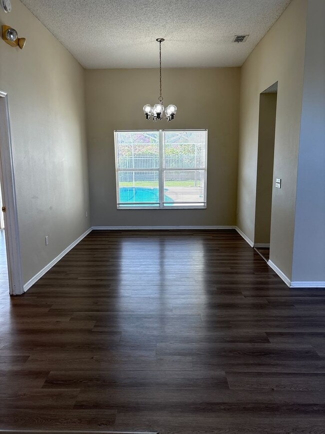 Building Photo - Kissimmee- 4 Bedroom and 3 Bathroom Pool Home