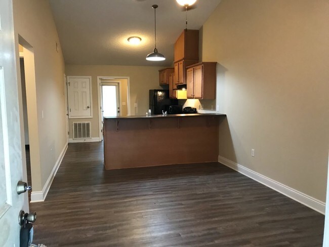 Building Photo - 8551 Southwood Ct