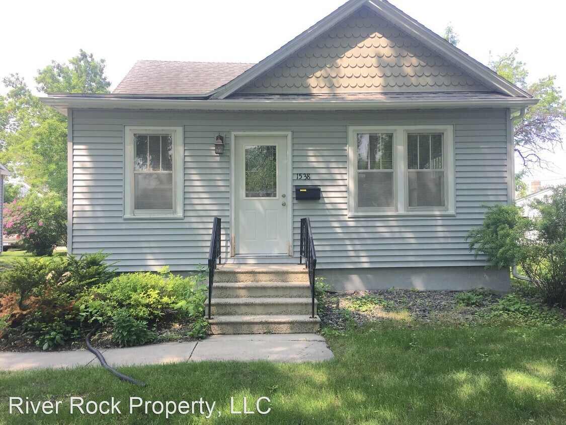 2 br, 1 bath House 1538 12th Street North House Rental in Fargo, ND