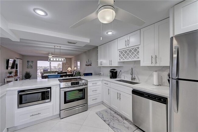 Building Photo - 4629 Poinciana St