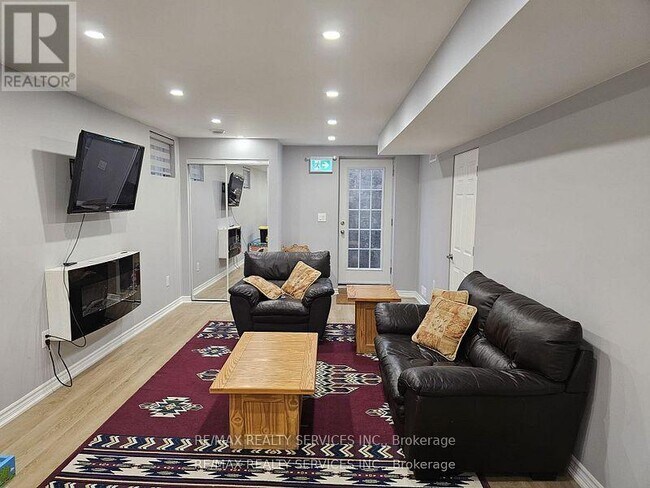 Building Photo - 35 Curtis Dr