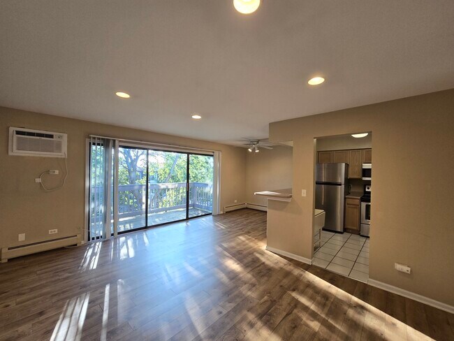 Foto del edificio - 229 W Ct of Shorewood