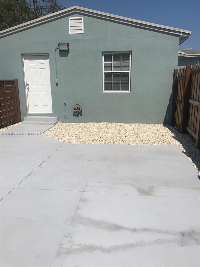 Building Photo - 1185 NW 125th St
