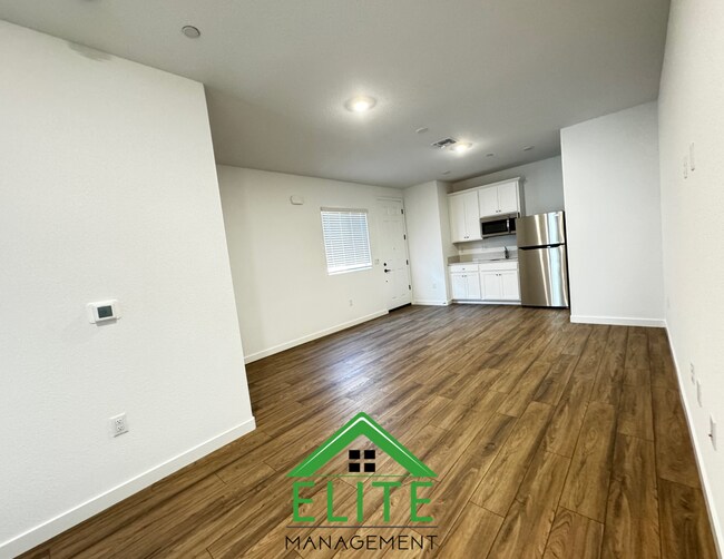 Building Photo - **A well-maintained 1-bedroom, 1-bath residence in a quiet Rancho Cordova neighborhood.**