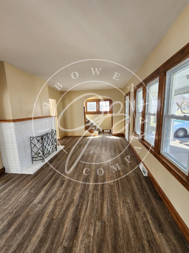 Foto del edificio - 3 bed 1 bath over 1200 Sq ft. and full basement!