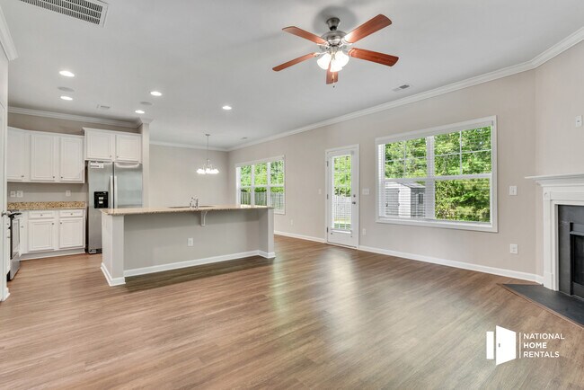 Building Photo - 214 St Charles Pl