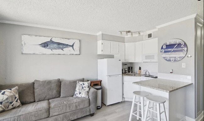 Building Photo - 6102 Seawall Blvd
