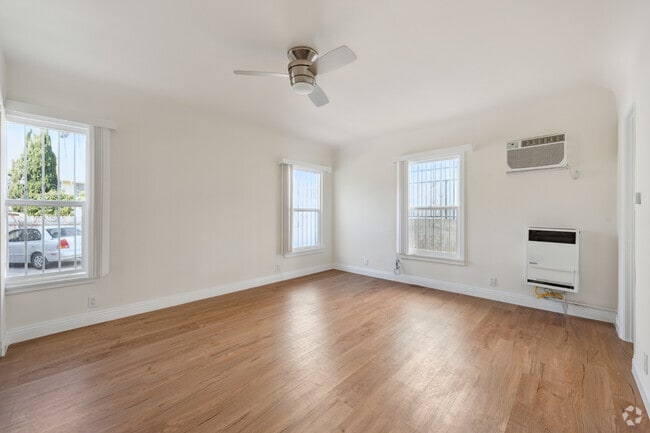 Estudio, 1BA - 325SF - 265 S Manhattan Pl