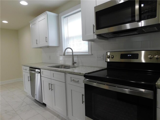 Foto del edificio - 68 W Union Blvd