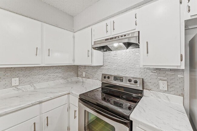 Foto del edificio - 6261 Ludington Dr