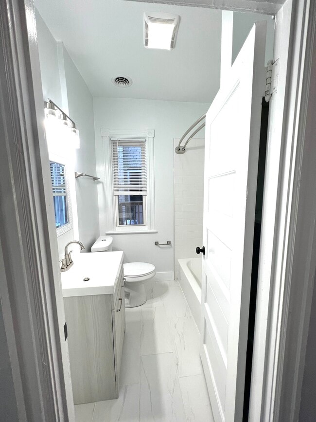 Foto del edificio - 518 Shepherd St NW