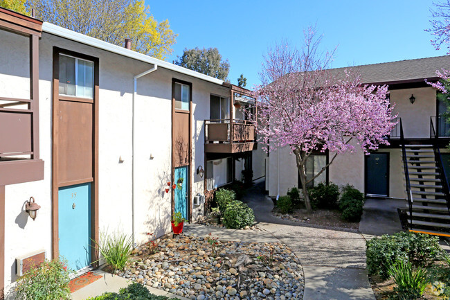 Foto del edificio - Moorpark Garden Apartments