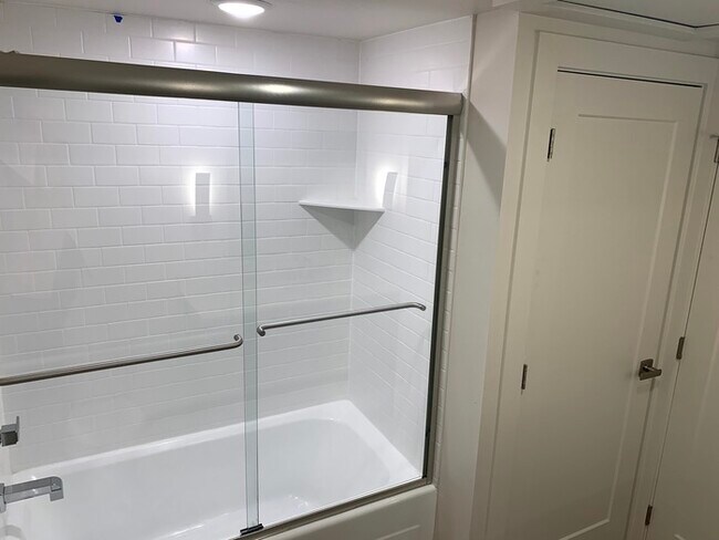 Building Photo - BRAND NEW Modern Units in Salt Lake City