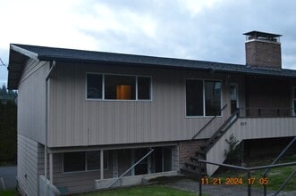 Building Photo - 665 SW Tichenor St