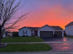 Building Photo - 1908 Daybreak Ln