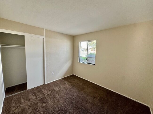 Building Photo - Charming 2-Bedroom Duplex in Bay Ho!