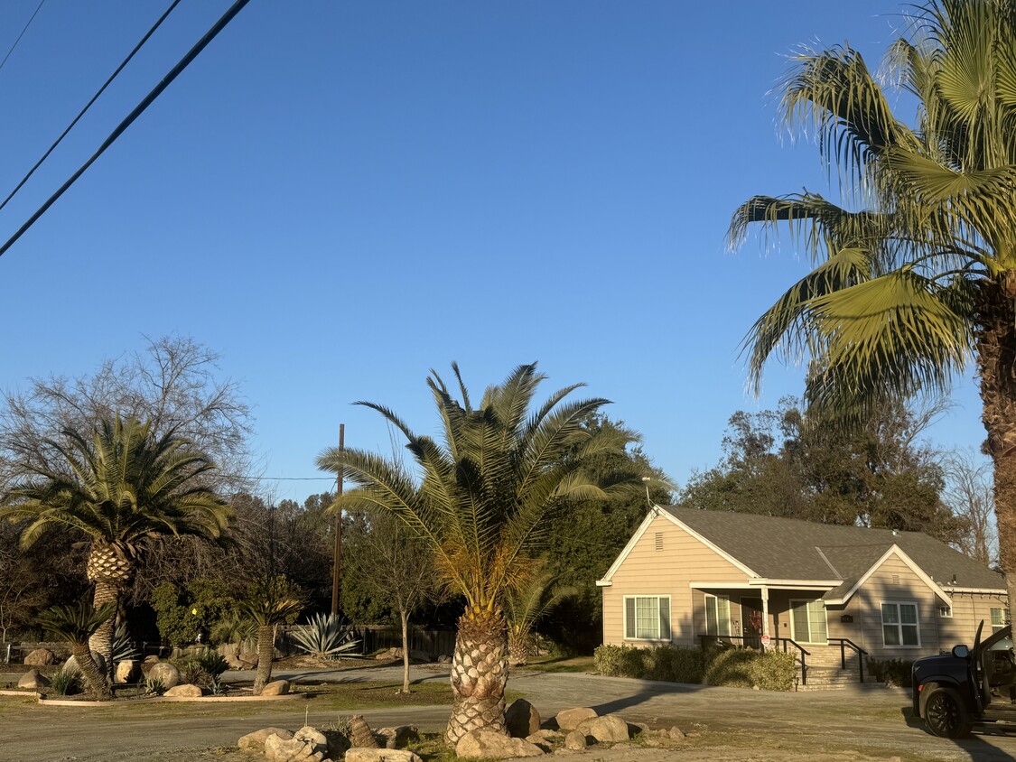 Foto principal - 8145-8142 8 1/2 Ave