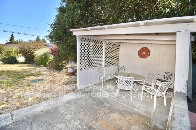 Foto del edificio - 1345 Eastman Ln