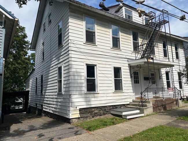 Building Photo - 310 Pleasant St