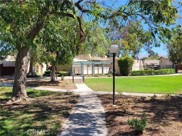 Foto del edificio - 2367 Gonzaga Ln