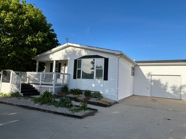 Building Photo - 649A Blue Bird Cir Unit 649A