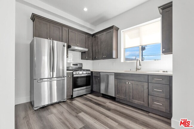 Foto del edificio - 6006 Klump Ave