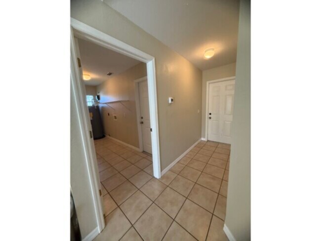 Building Photo - AVAILABLE NOW!! 2 Bed  2 Bath Duplex With ...