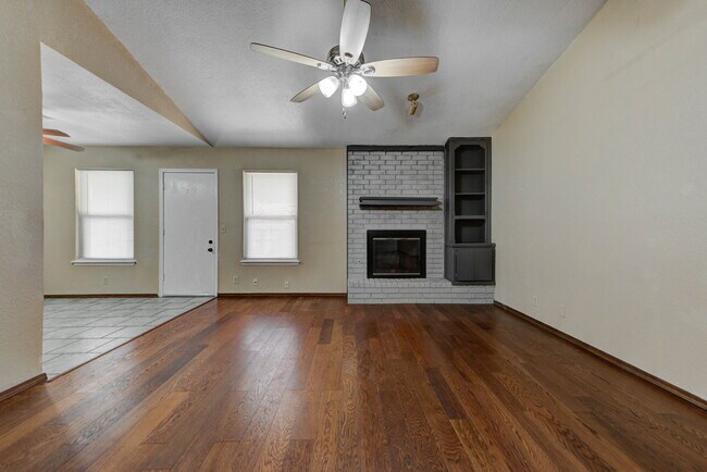 Foto del edificio - 905 Hawks Nest Dr