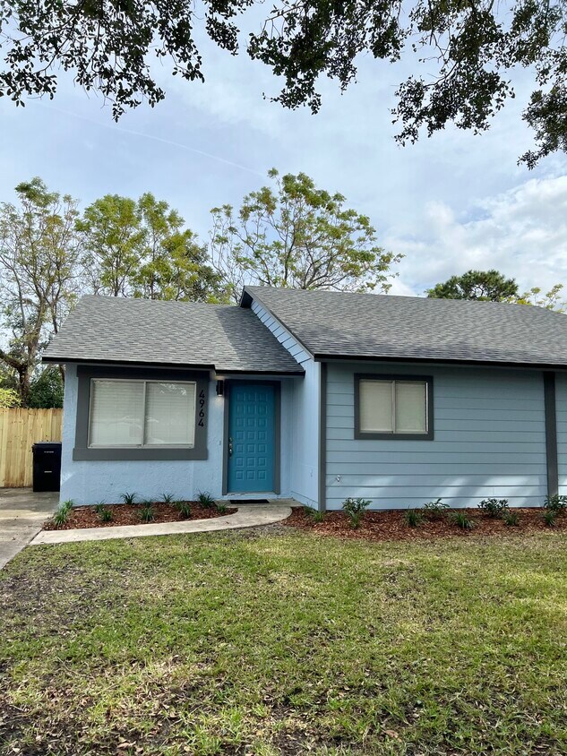 Front view - 4964 Dover Cir