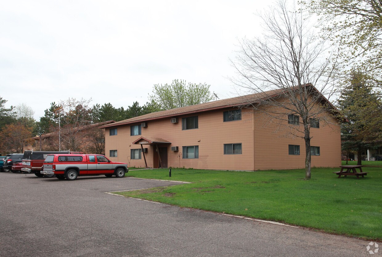 Foto principal - Pines Apartments