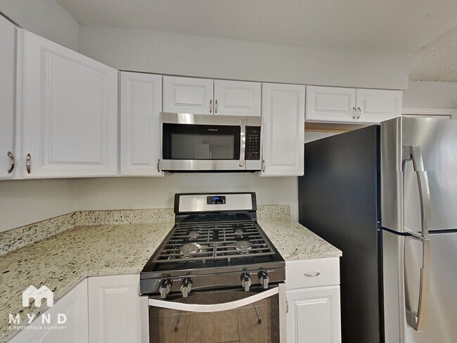 Building Photo - 1165 Hart Ave