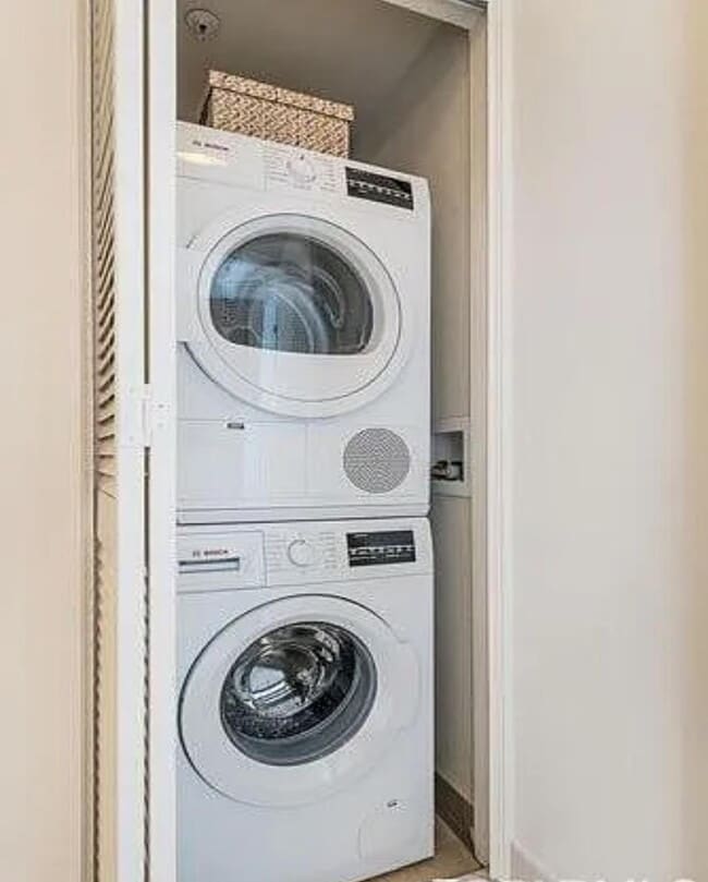 Foto del edificio - Lovely one bedroom, one bath condo, that has been recently updated with fresh paint.