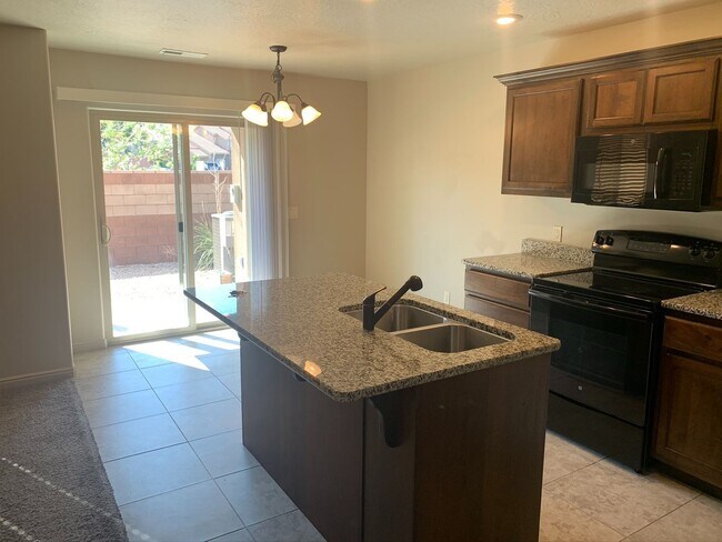 Building Photo - Great Fossil Hills Townhouse! PRICE JUST R...