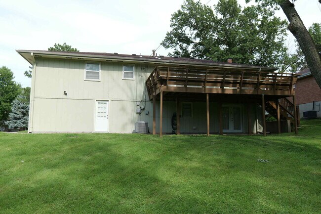 Foto del edificio - 5018 Rosehill Dr
