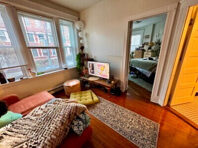 Foto del edificio - 212 Winthrop Rd