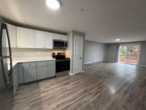 Building Photo - 95 Powers St