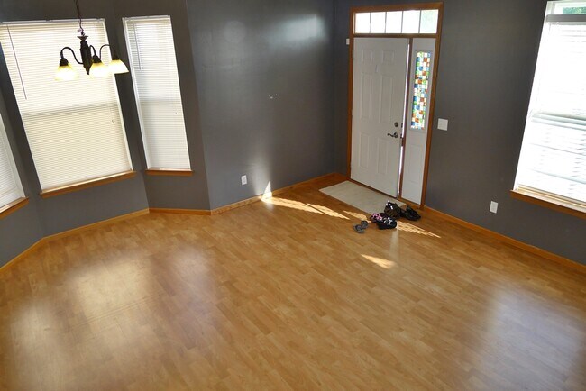 Building Photo - 1690 Liberty Cir
