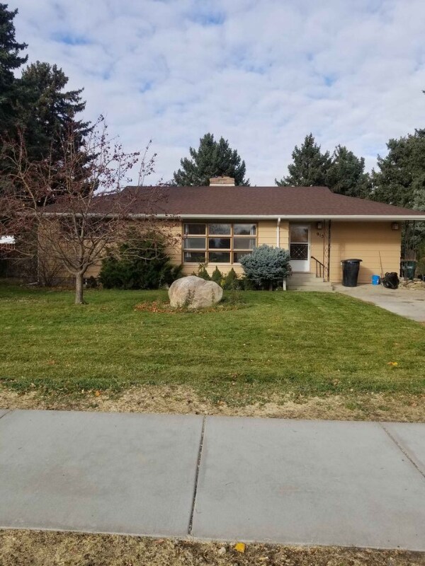 Primary Photo - 915 Wicks Ln