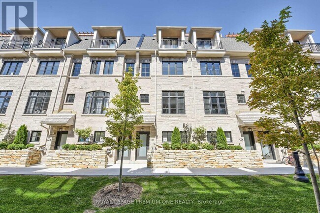 Building Photo - 55 Lunar Cres