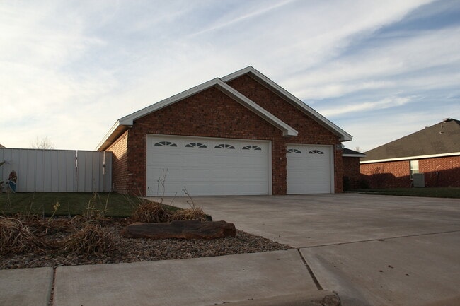 Foto del edificio - 3912 Woodlark Road