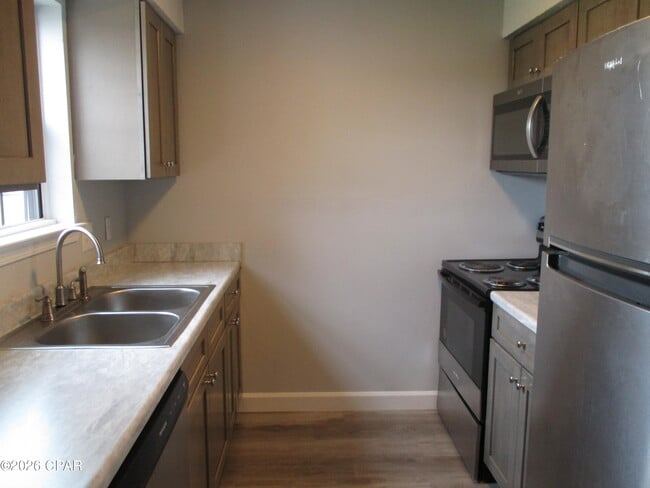 Building Photo - 1220 Stephen Dr