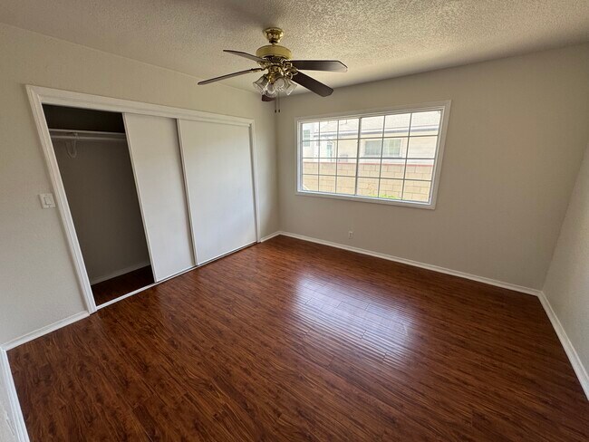 Foto del edificio - 4037 W 23rd St
