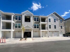 Building Photo - 13713 S Hanley Ln