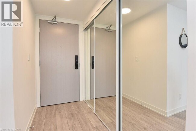 Photo du bâtiment - 3200 Dakota Cmn