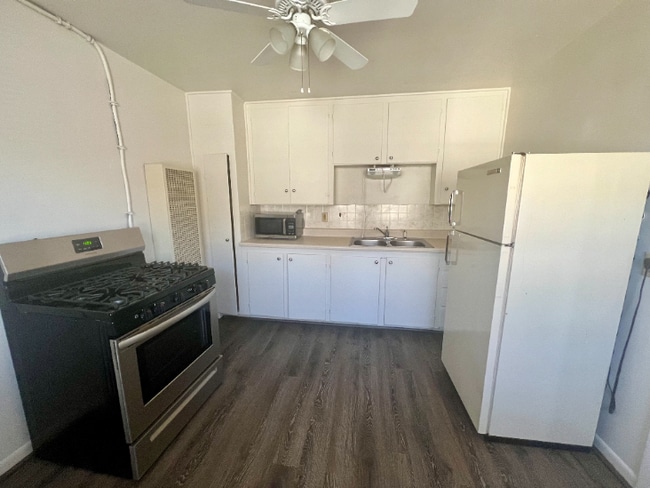 Building Photo - Sunny & Affordable Two Bedroom!