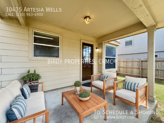 Building Photo - "Charming 3-Bedroom Home with 2.5 Baths in...