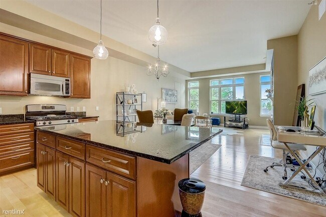 Building Photo - 1 br, 1.5 bath Condo - 301 Clifton Ave